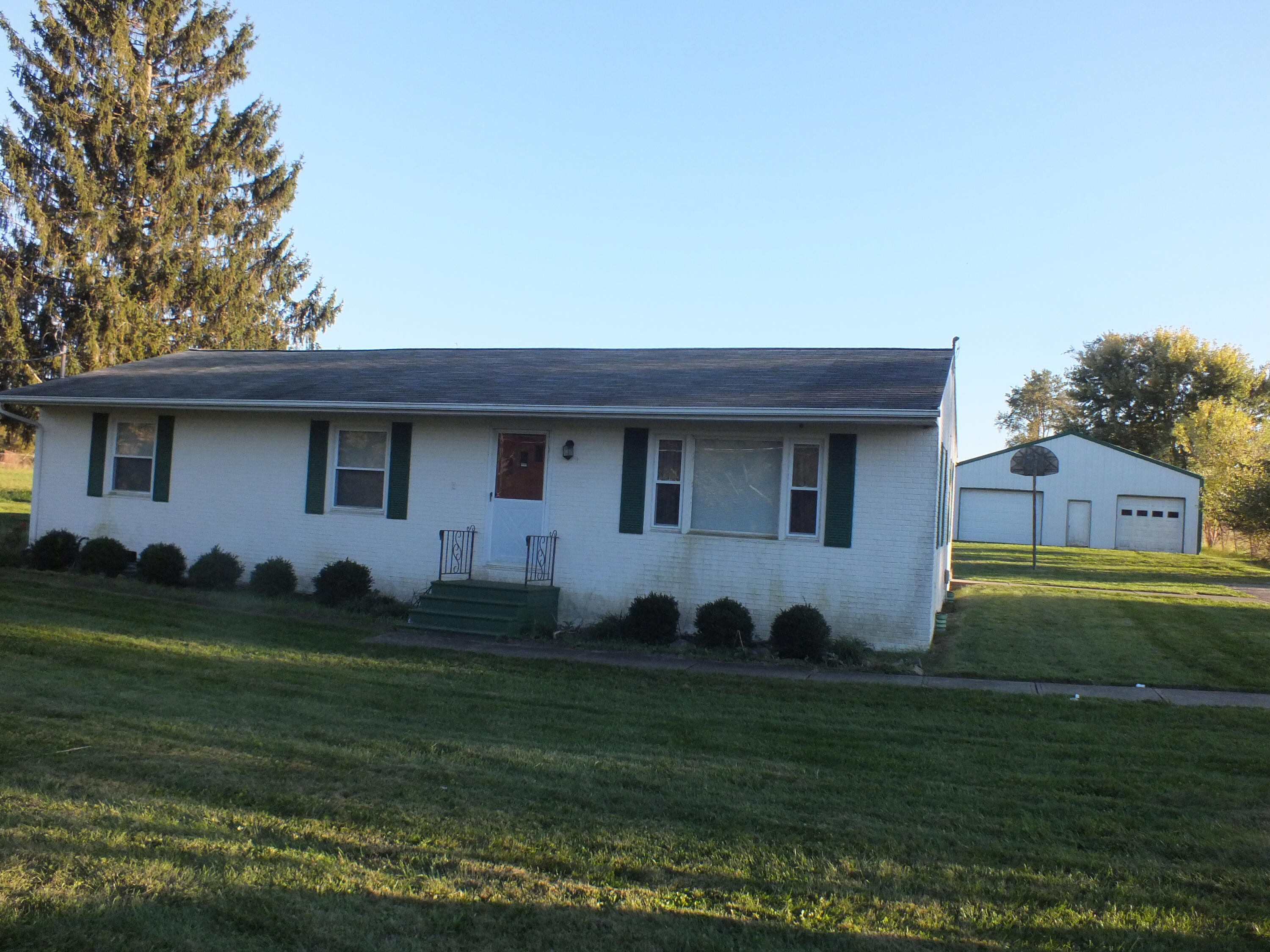586 7 Mile Road Property Photo 1