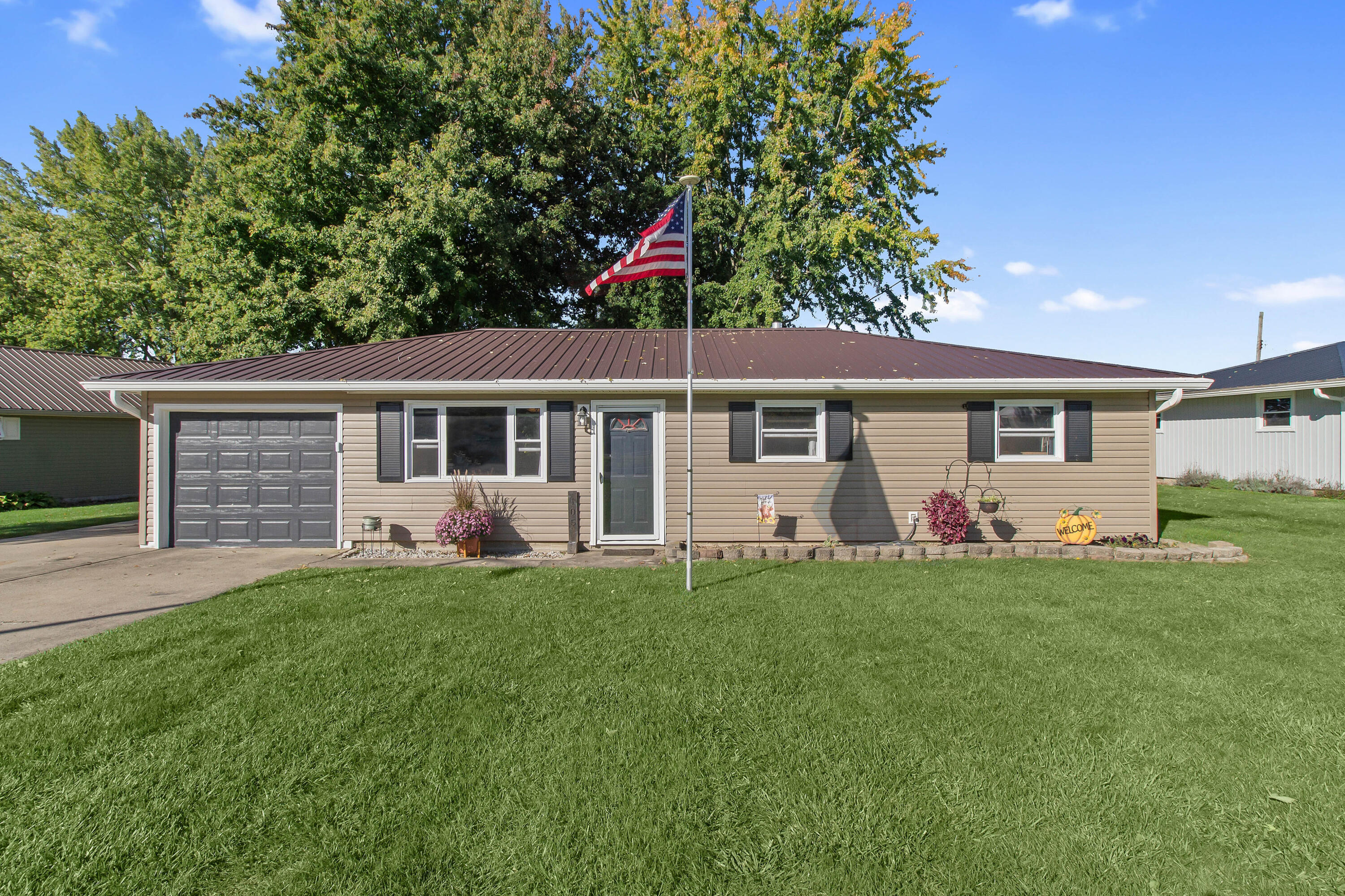 105 Island Avenue Property Photo 1