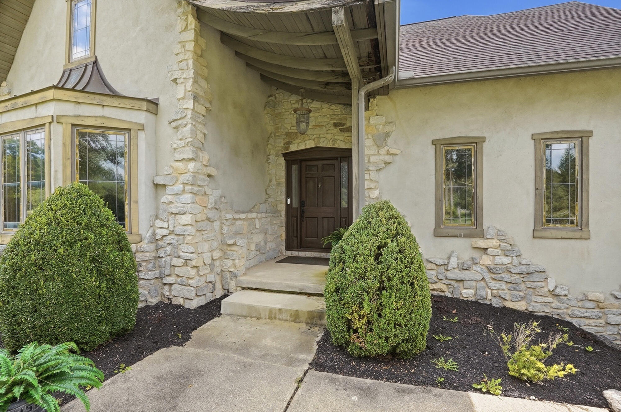 609 Aberfelda Drive Property Photo 6