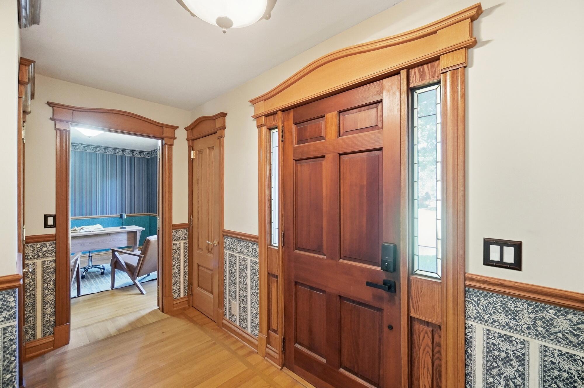 609 Aberfelda Drive Property Photo 8