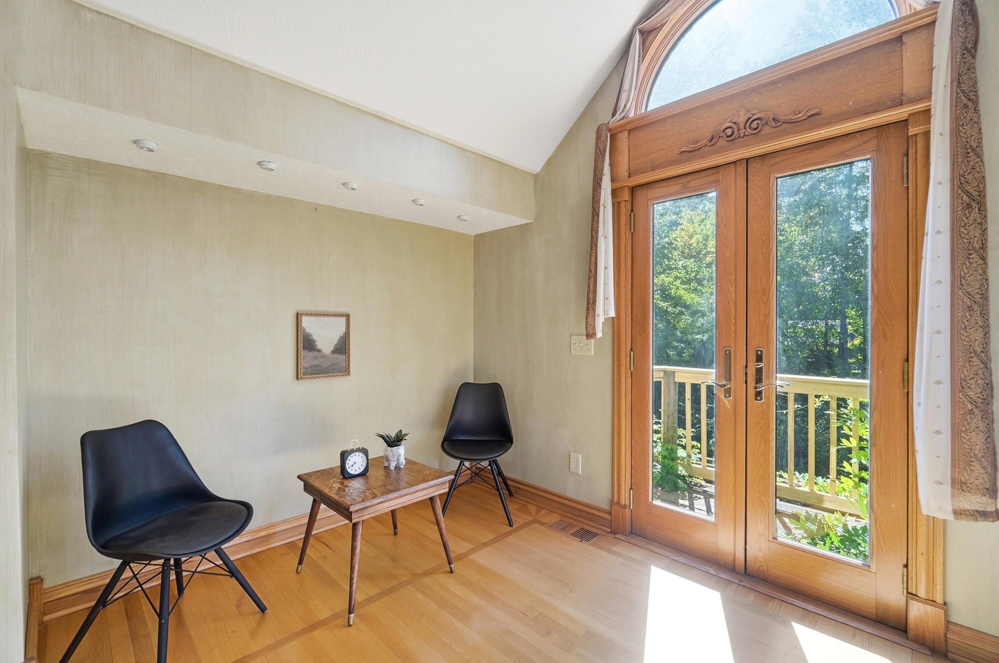 609 Aberfelda Drive Property Photo 42