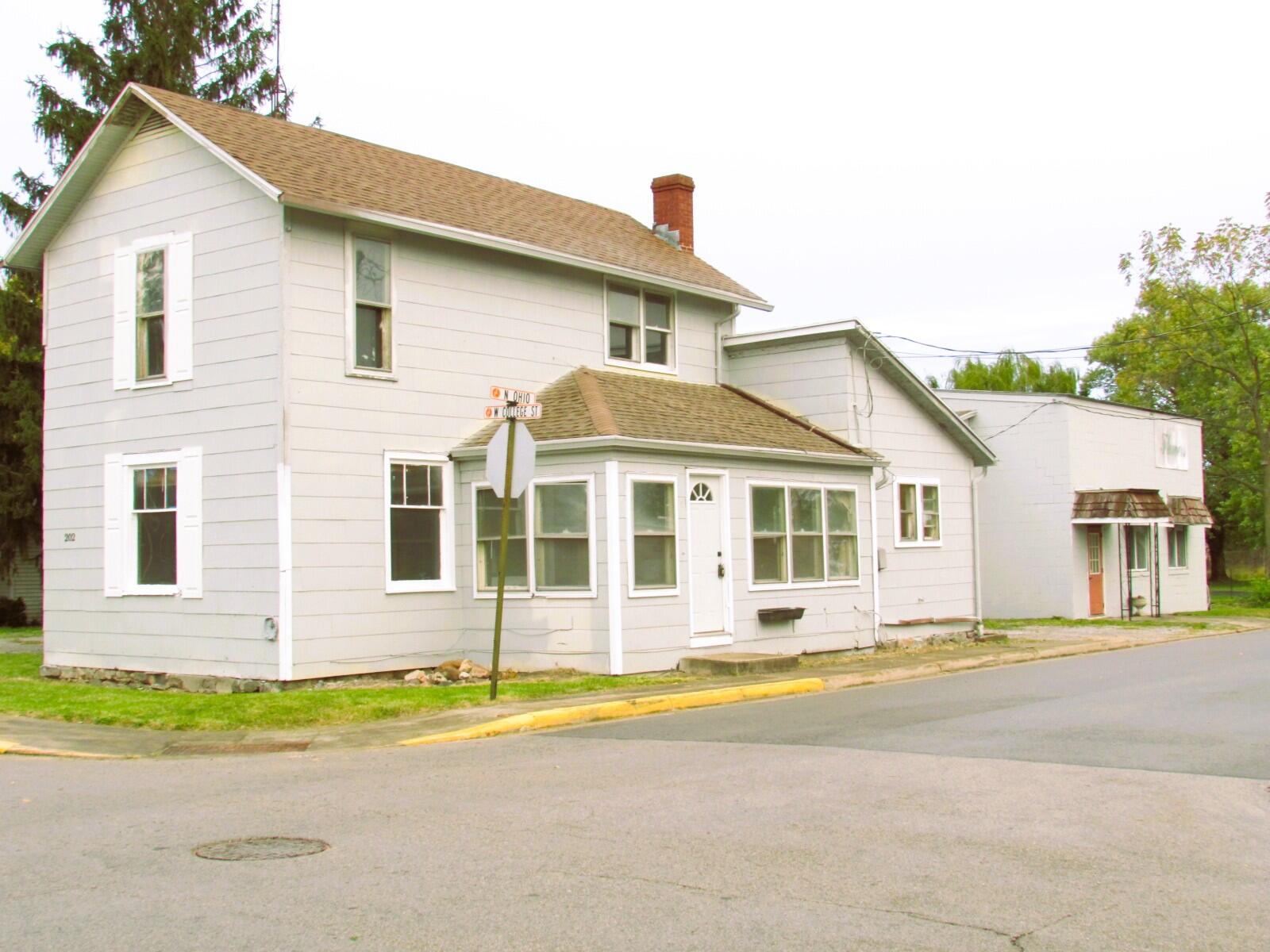 202 W College Street Property Photo 1