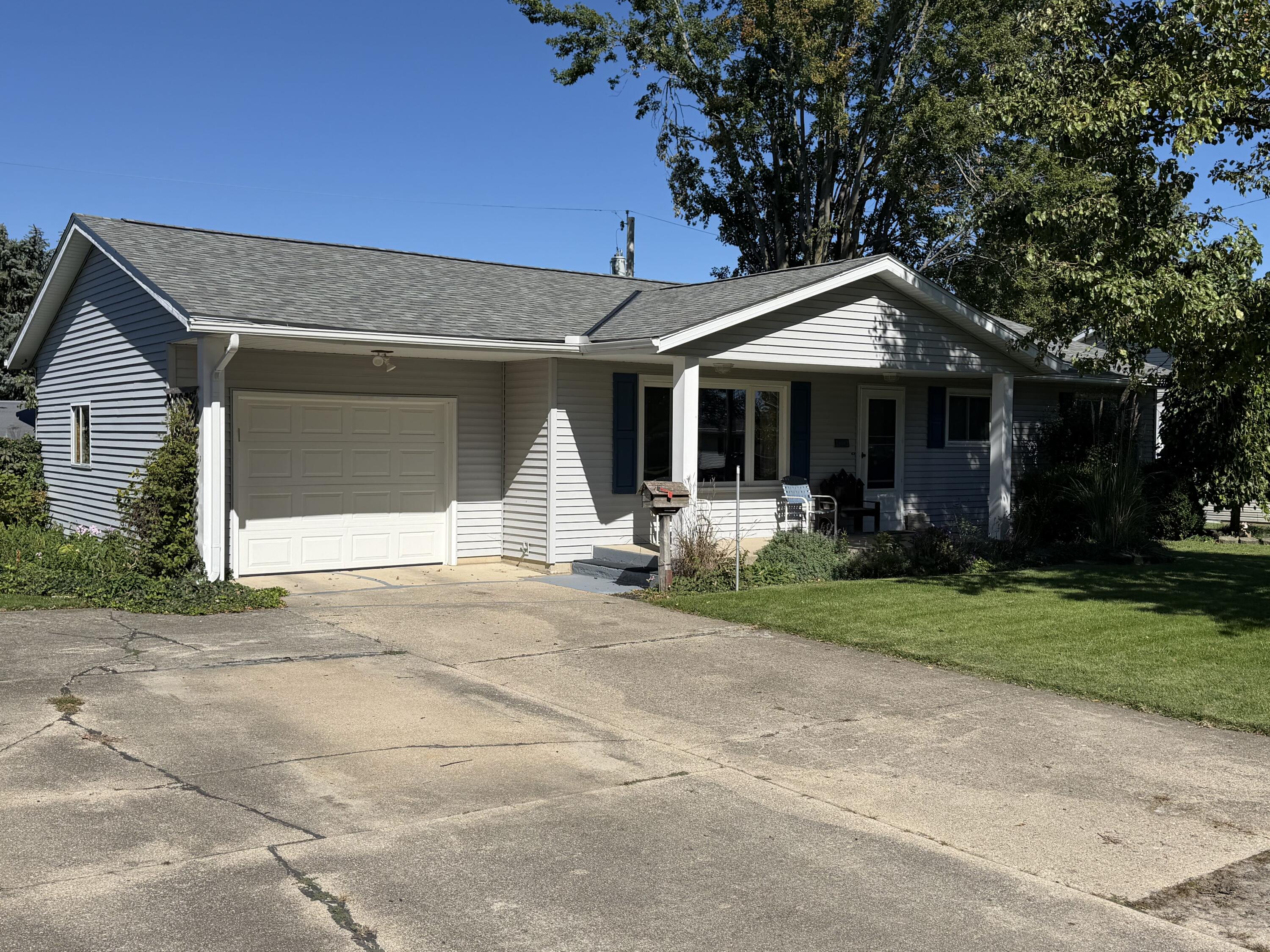 808 E Vine Street Property Photo 1
