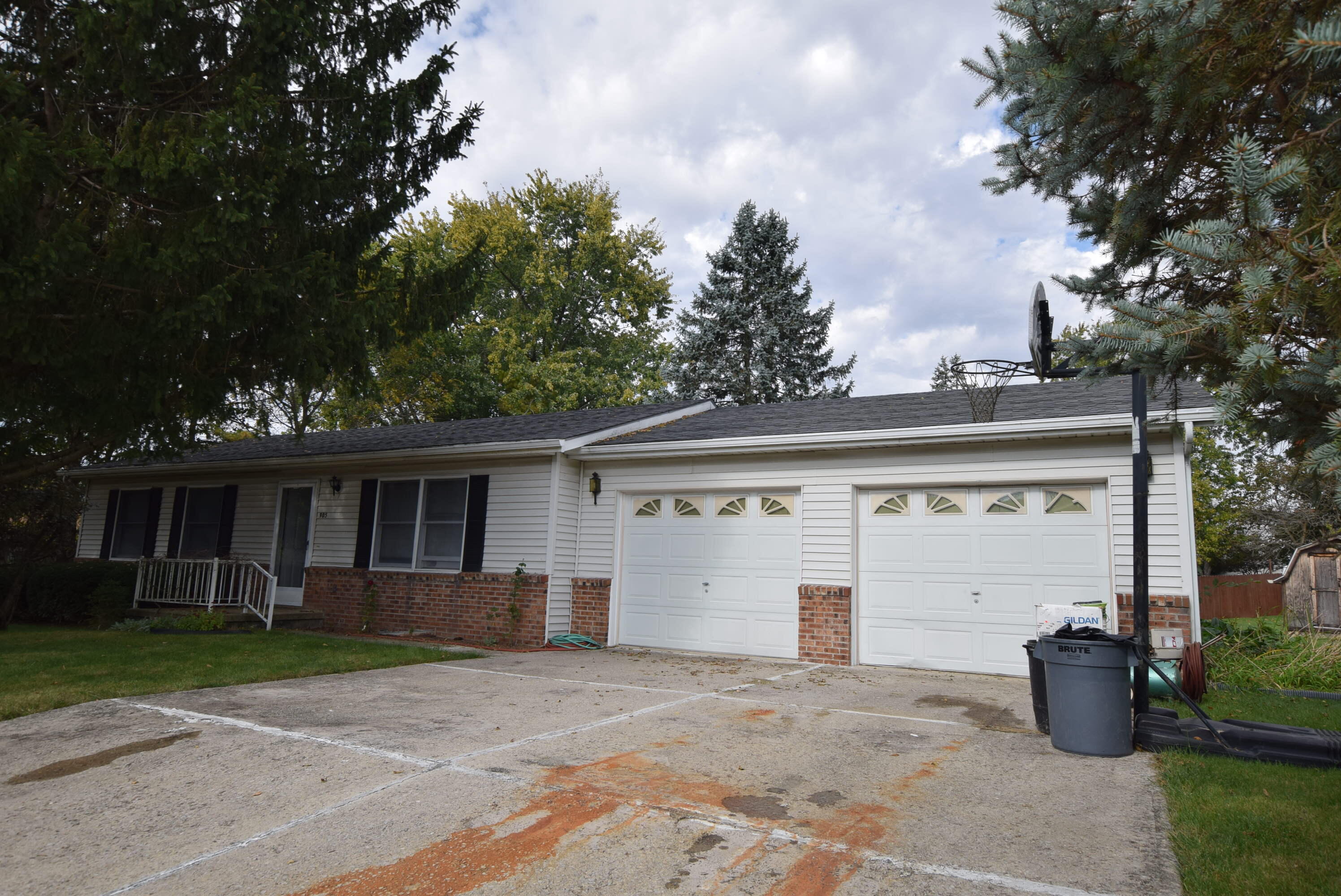 905 Hilltop Drive Property Photo 1
