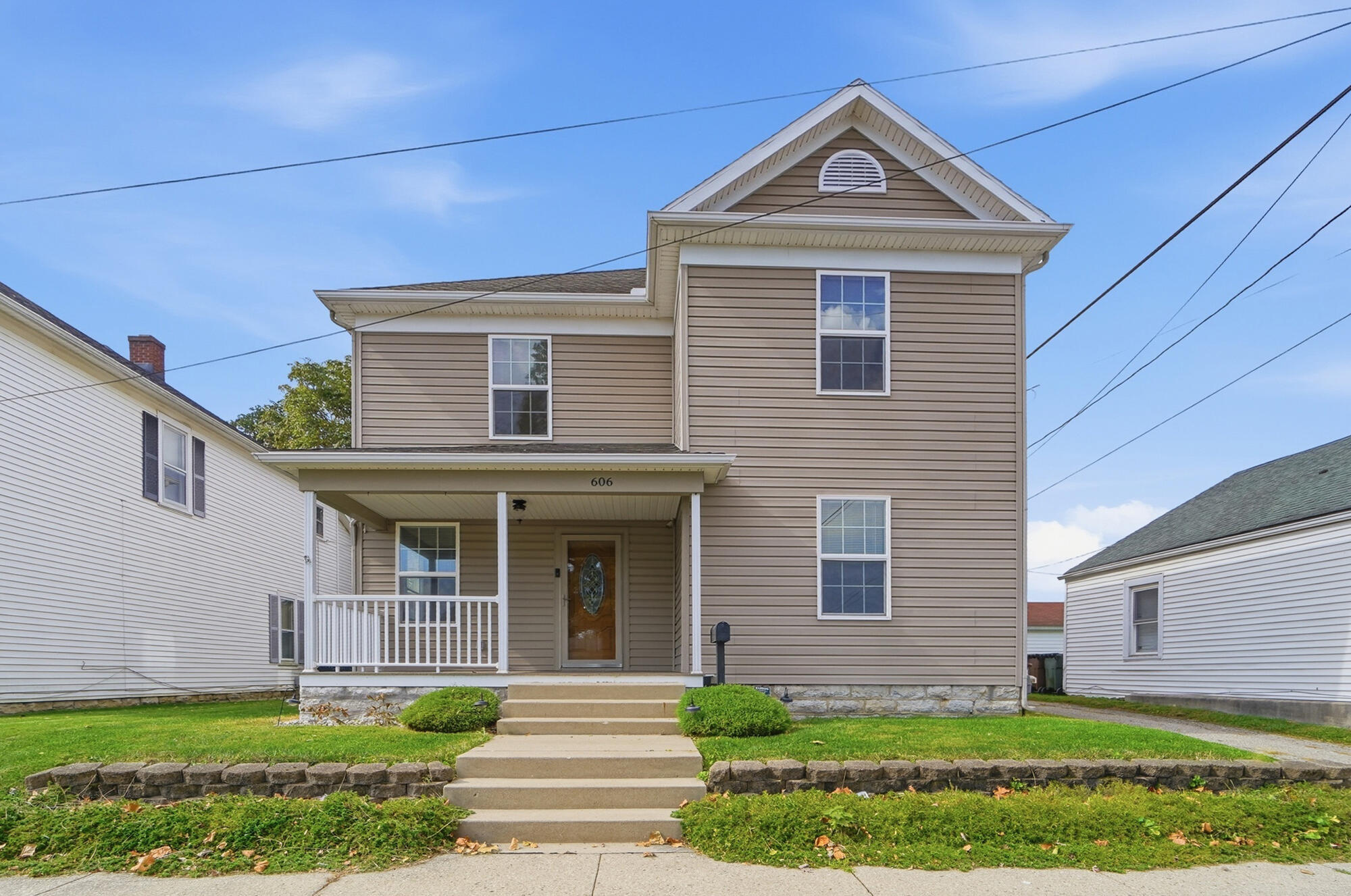 606 N College Street Property Photo 1