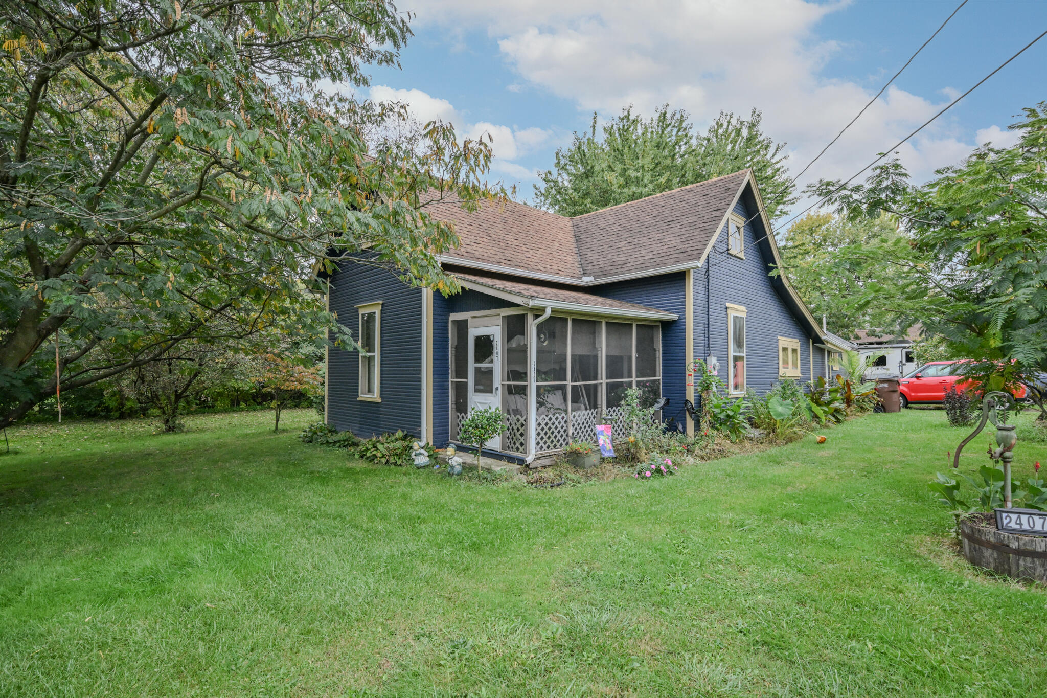 2401 E Home Road Property Photo 1