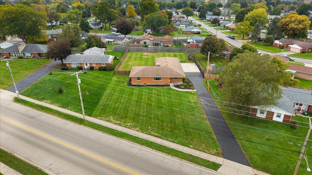 606 W Lake Avenue Property Photo 1