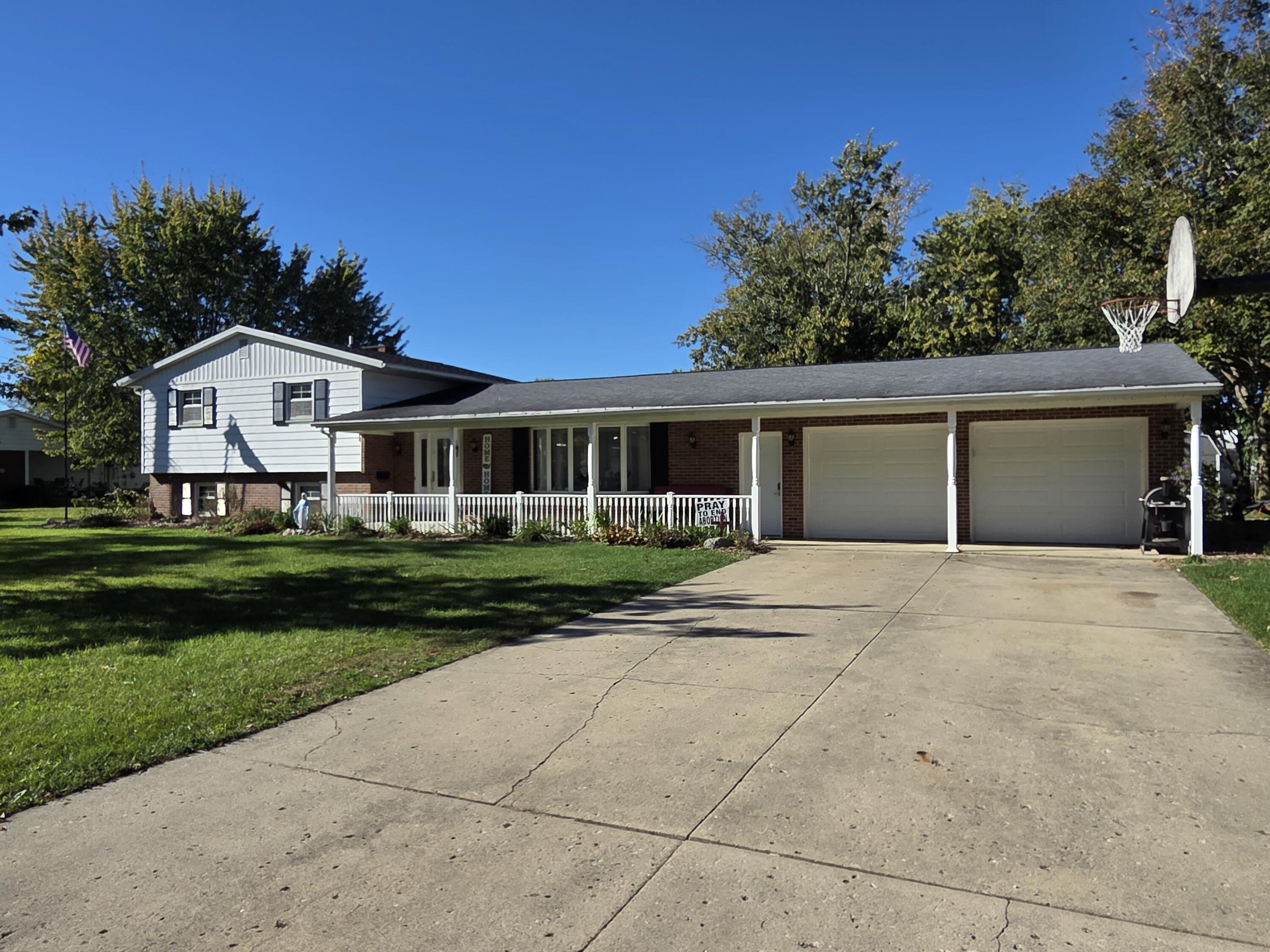 423 Easthaven Drive Property Photo 1