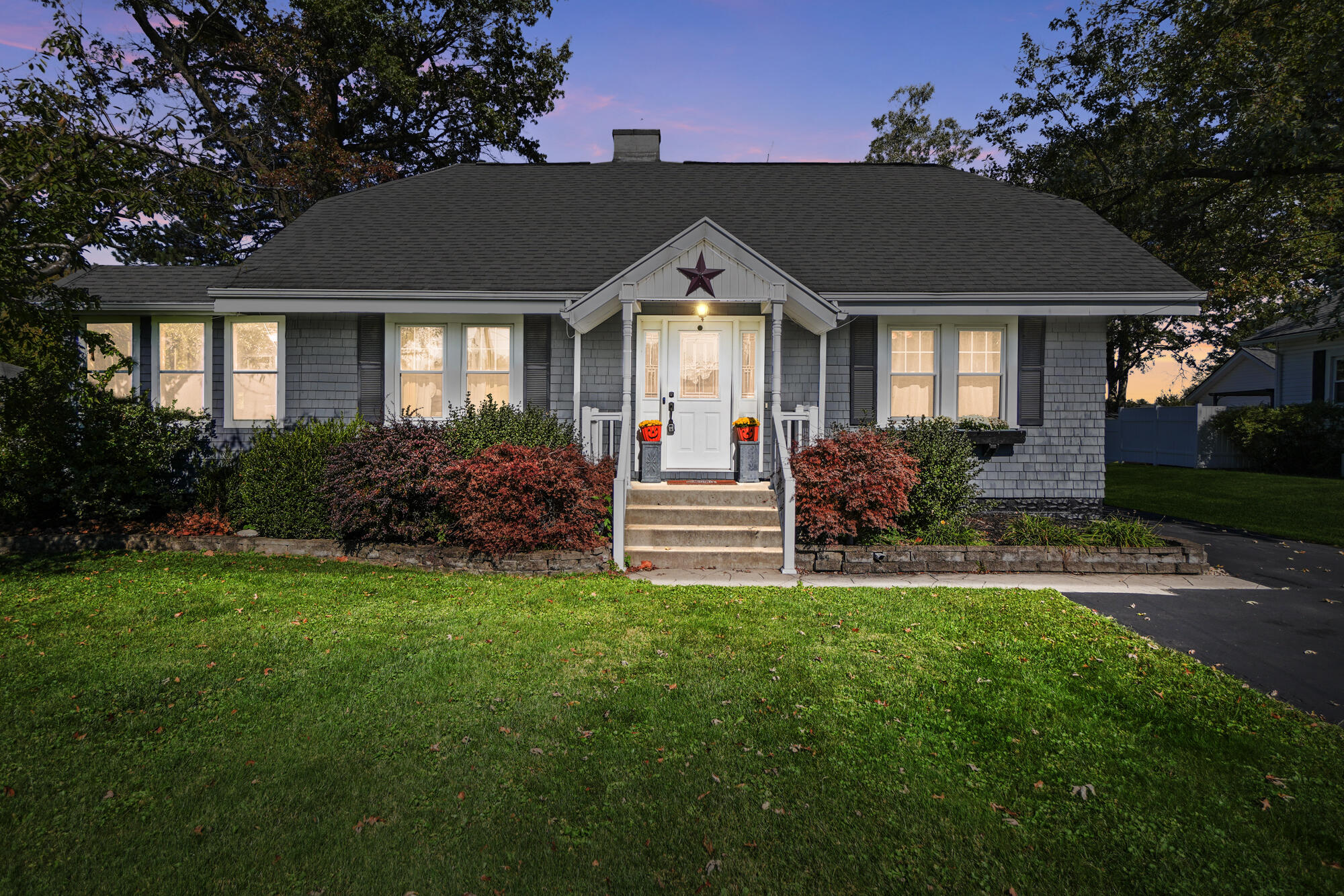 2254 Western Ohio Avenue Property Photo 1