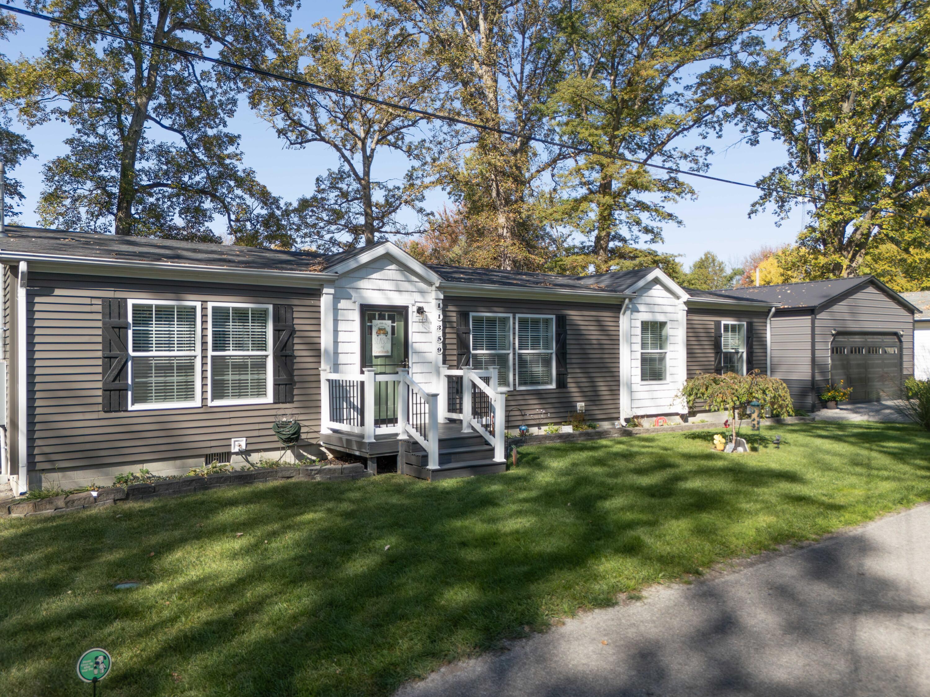11359 Oak Street Property Photo 1