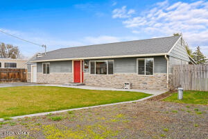 1113 69th Ave Property Photo 3