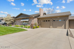 5910 Lincoln Ave Property Photo 1