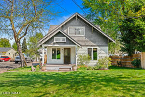621 5th St Property Photo 1