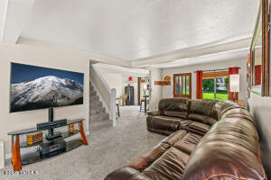 621 5th St Property Photo 11