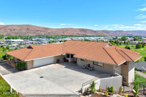 1011 42nd Pl Property Photo