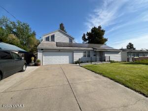 611 5th St Property Photo 1