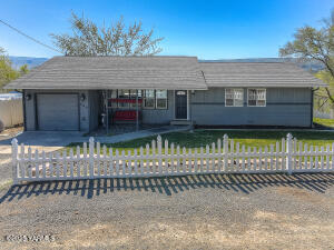 220 Kinne Ln Property Photo 1
