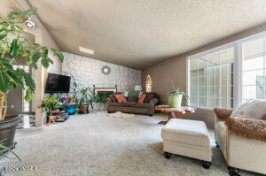 914 36th Ave Property Photo 4