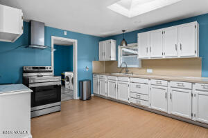 1510 Hathaway St Property Photo 11