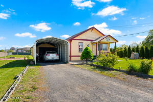 300 Cowiche City Rd Property Photo 1