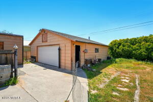 213 Jadwin Ave Property Photo 6