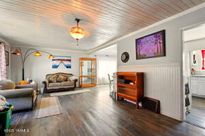 213 Jadwin Ave Property Photo 10