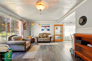213 Jadwin Ave Property Photo 11