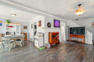 213 Jadwin Ave Property Photo 13