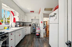 213 Jadwin Ave Property Photo 17