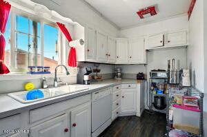 213 Jadwin Ave Property Photo 18