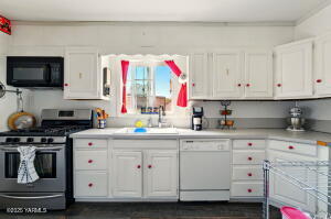 213 Jadwin Ave Property Photo 19