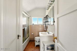 213 Jadwin Ave Property Photo 22