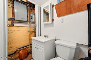 213 Jadwin Ave Property Photo 26
