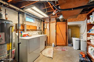 213 Jadwin Ave Property Photo 29