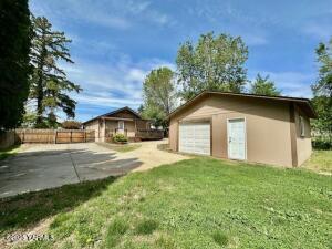 1115 20th Ave Property Photo 4
