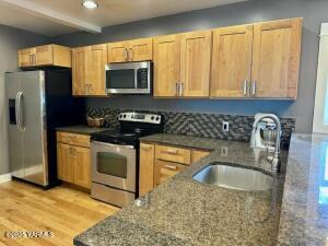 1115 20th Ave Property Photo 9