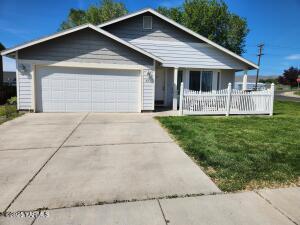 207 Clemans Ave Property Photo 1
