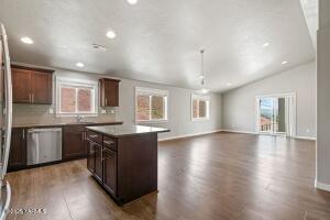 2 12th Lp Property Photo 4