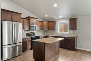 2 12th Lp Property Photo 7