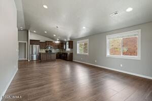2 12th Lp Property Photo 10