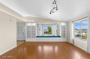 613 Iler St Property Photo 7