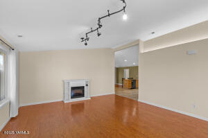 613 Iler St Property Photo 8