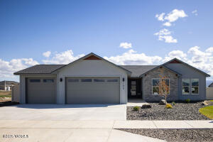 203 Chinook Rd Property Photo 1