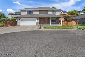 7511 Maclaren St Property Photo