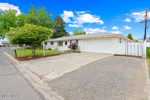 4905 Glenside Ct Property Photo 2