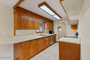 4905 Glenside Ct Property Photo 6