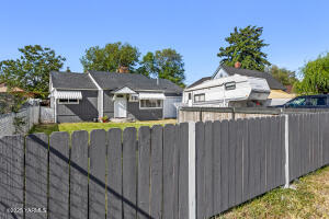 1523 Roosevelt Ave Property Photo 3