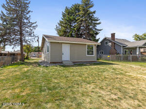 810 6th Ave Property Photo