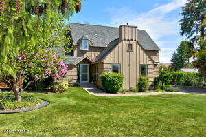 1701 Yakima Ave Property Photo 1