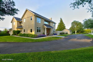 1011 79th Ave Property Photo 3